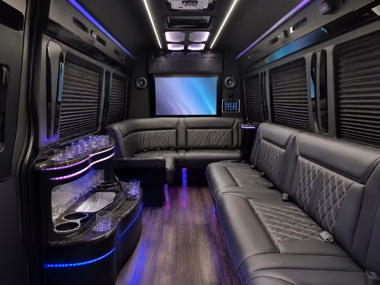 airport transfers and long distance guest shuttles for memphis weddings