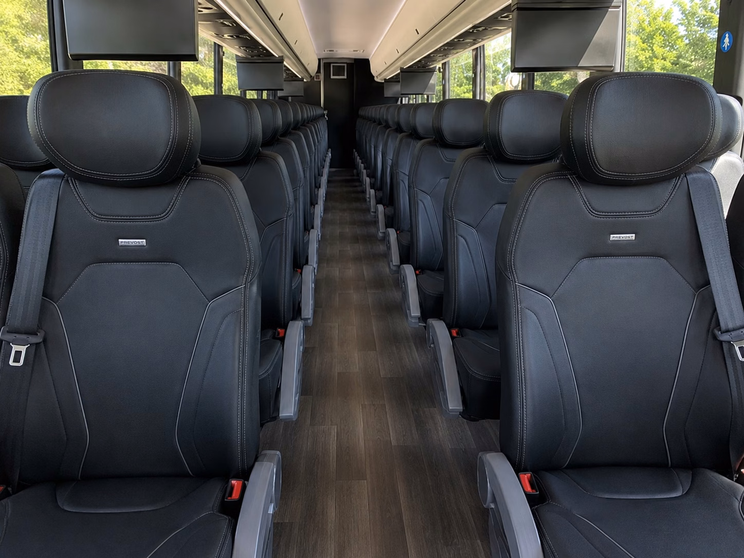 shuttle guests between downtown memphis hotels and your wedding venue with ease